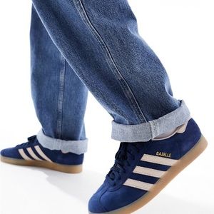 Adidas Origionals Gazelle Sneakers in Navy & Taupe